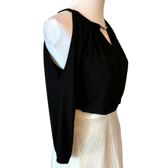 White House Black market Cold Shoulder Key Hole Top - Picture 3 of 4